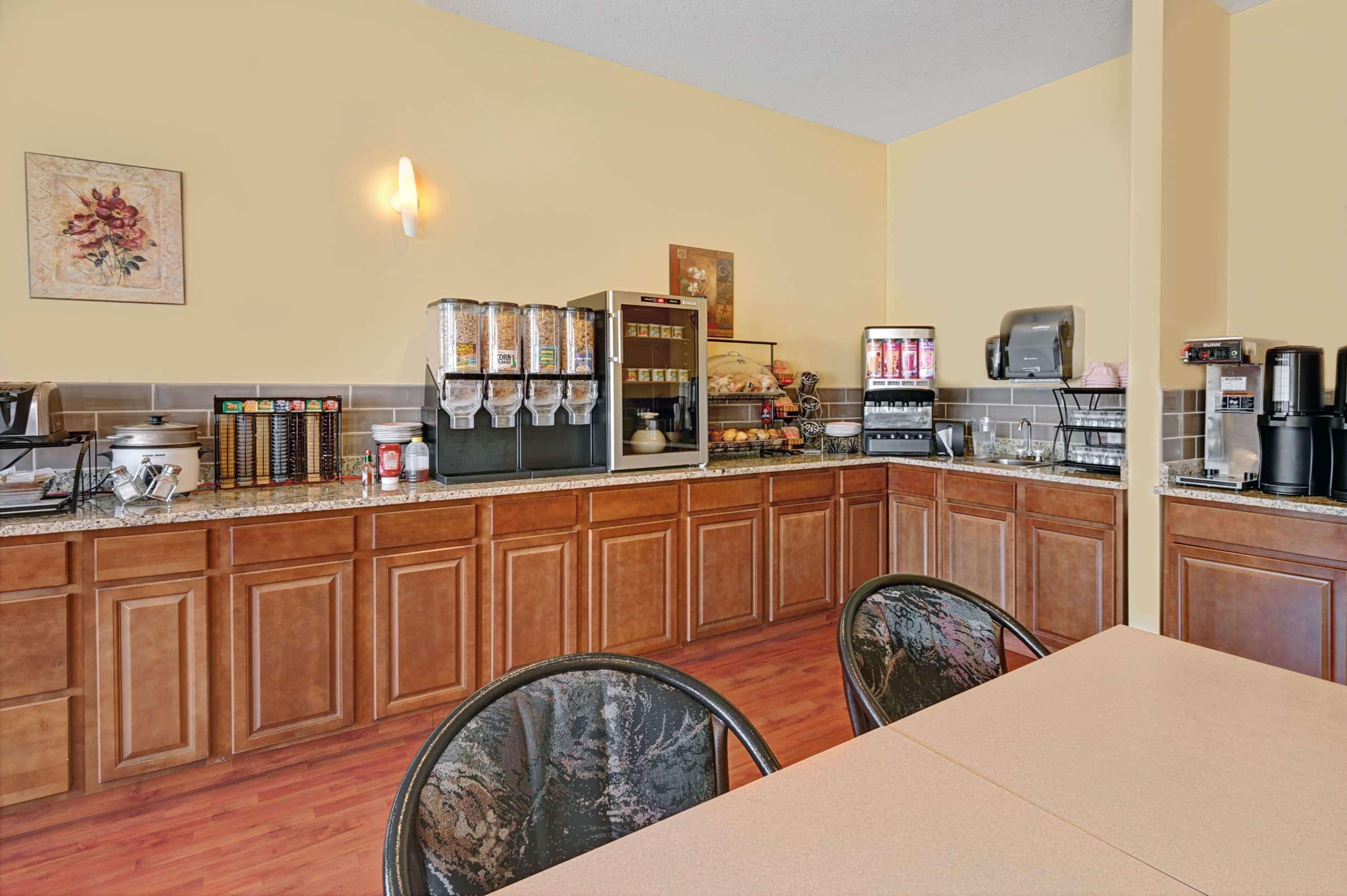 Quality Inn & Suites Edmonton International Airport Ледюк Екстер'єр фото