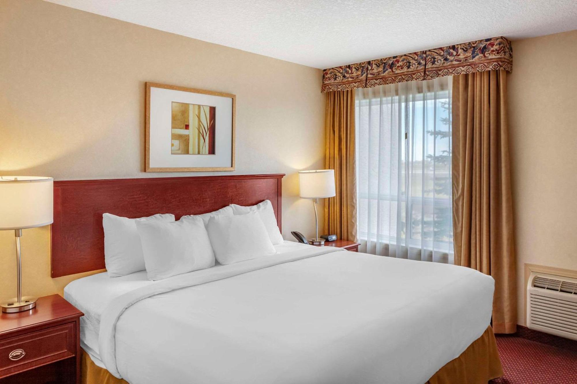 Quality Inn & Suites Edmonton International Airport Ледюк Екстер'єр фото