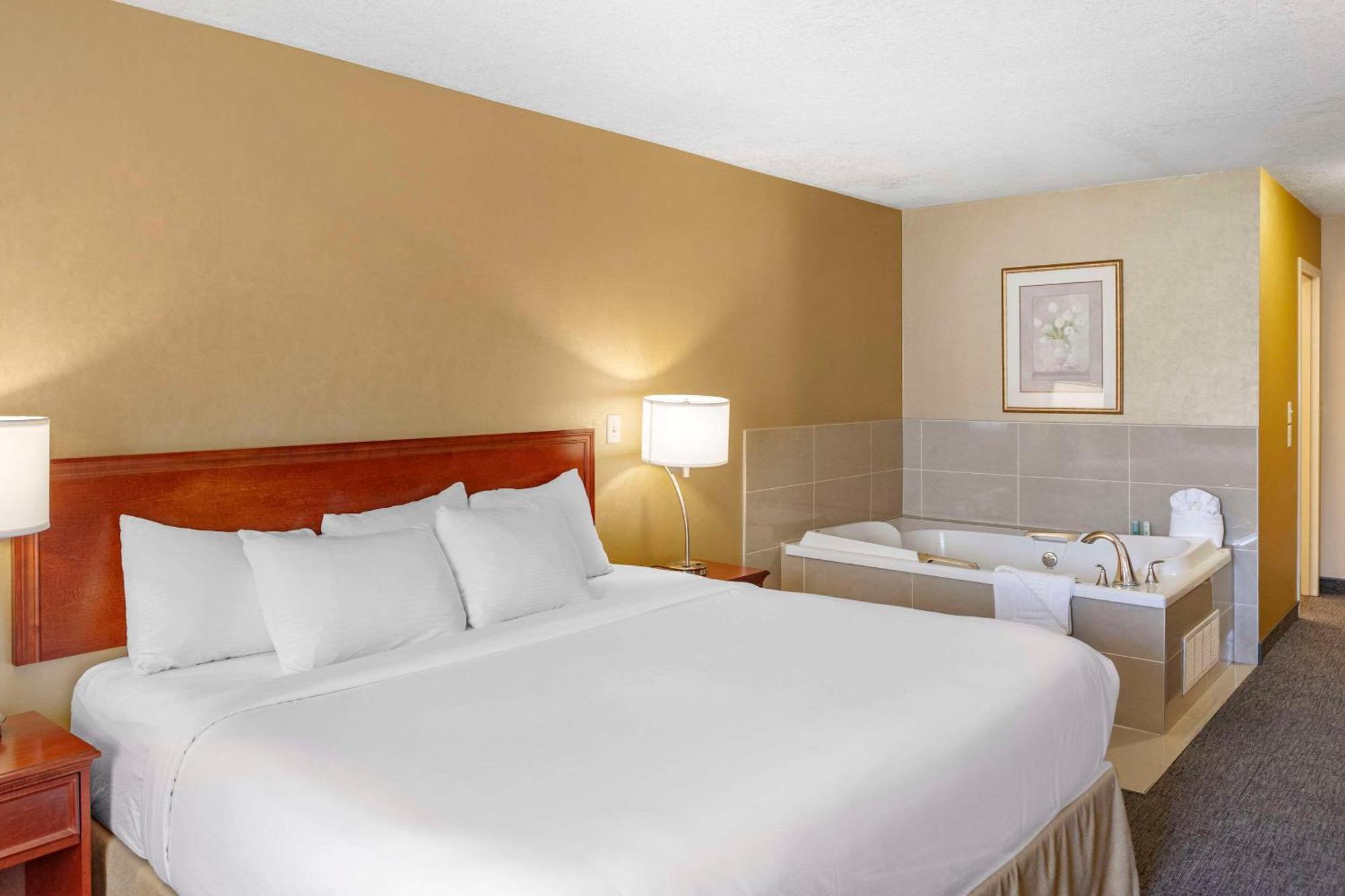 Quality Inn & Suites Edmonton International Airport Ледюк Екстер'єр фото