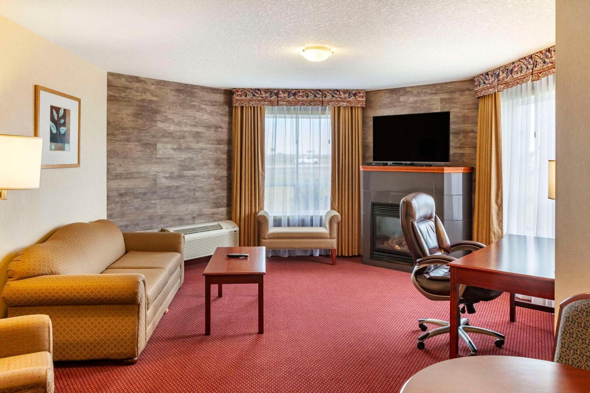 Quality Inn & Suites Edmonton International Airport Ледюк Екстер'єр фото