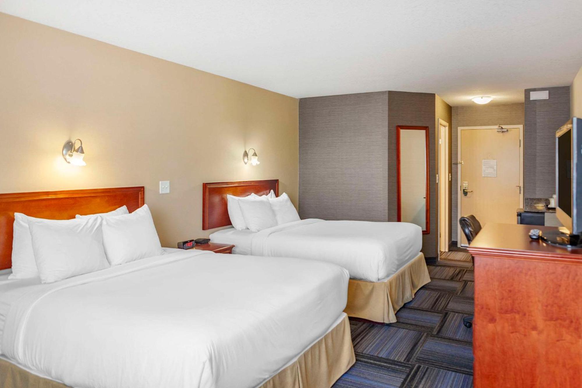 Quality Inn & Suites Edmonton International Airport Ледюк Екстер'єр фото
