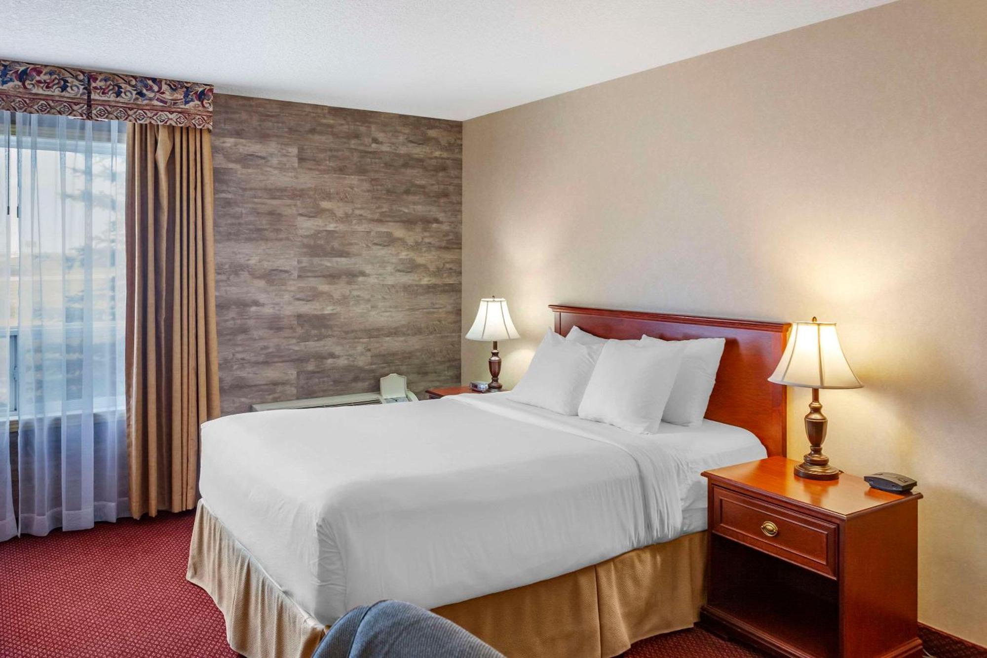 Quality Inn & Suites Edmonton International Airport Ледюк Екстер'єр фото
