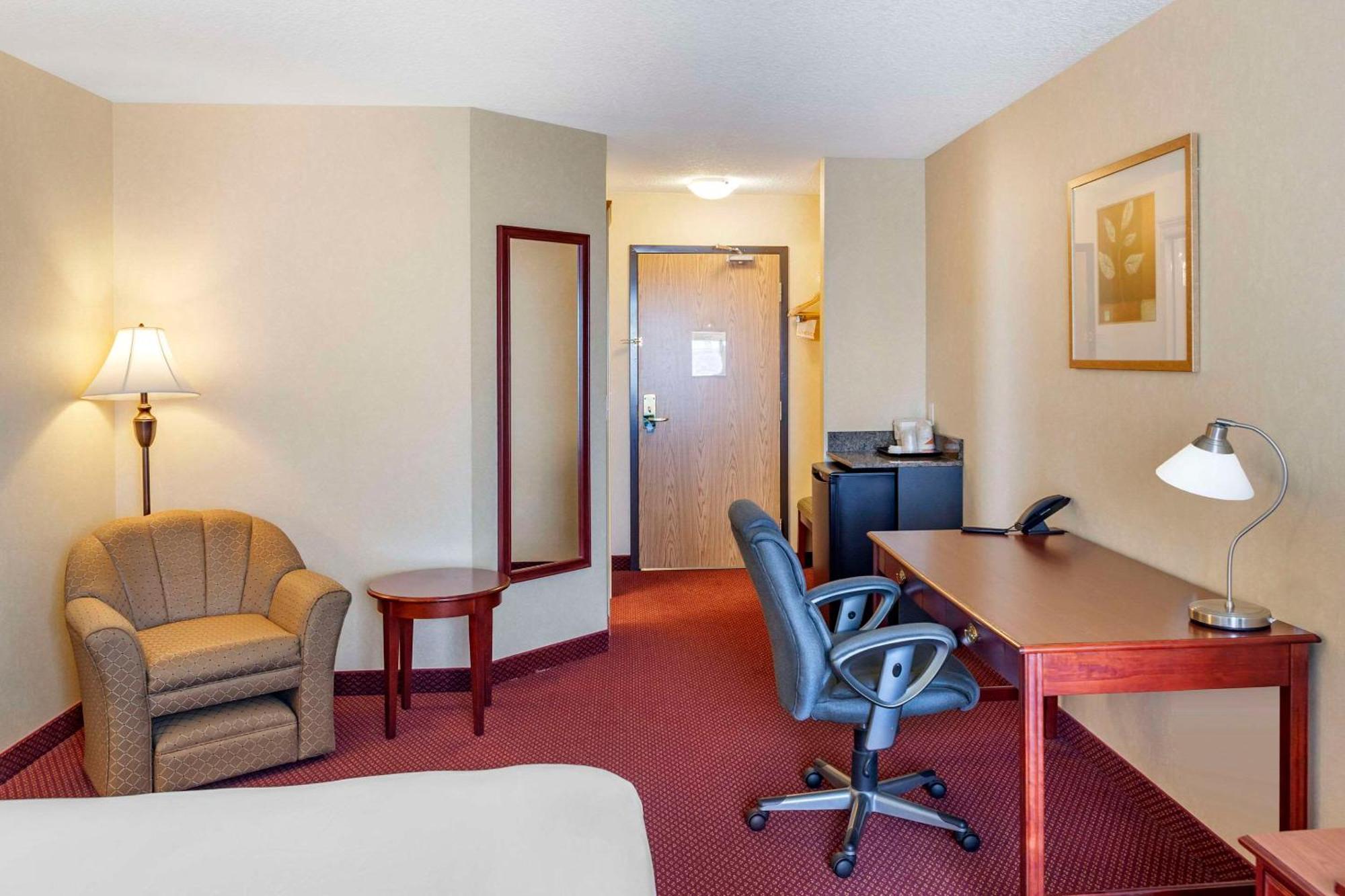 Quality Inn & Suites Edmonton International Airport Ледюк Екстер'єр фото