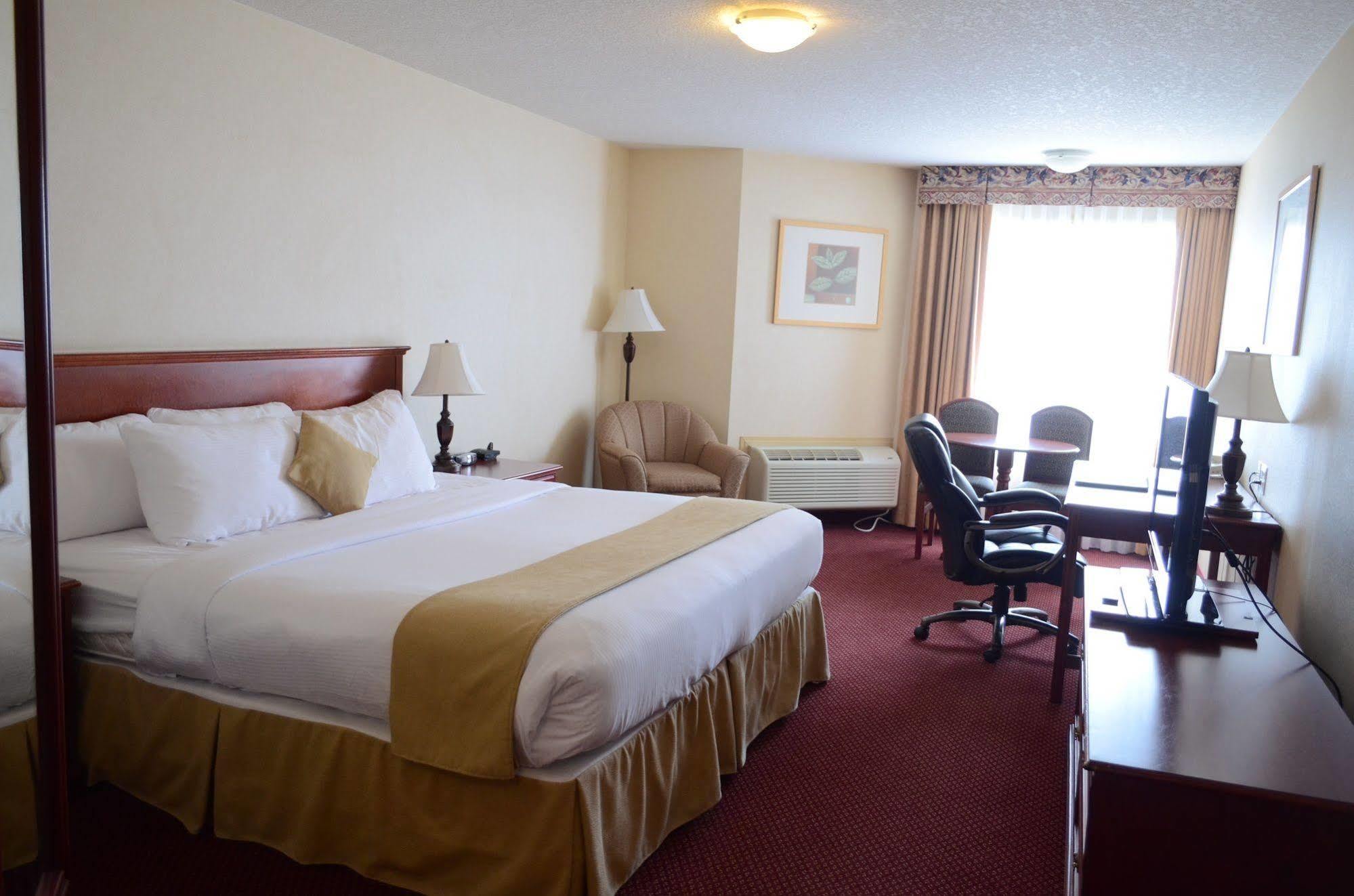 Quality Inn & Suites Edmonton International Airport Ледюк Екстер'єр фото